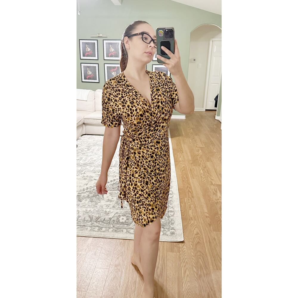 Aritzia Babaton Wallace Short Sleeve Wrap Dress V-neck Animal Print Size Small